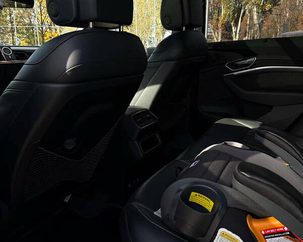 Білий Ауді E-Tron, об'ємом двигуна 0 л та пробігом 91 тис. км за 31100 $, фото 16 на Automoto.ua