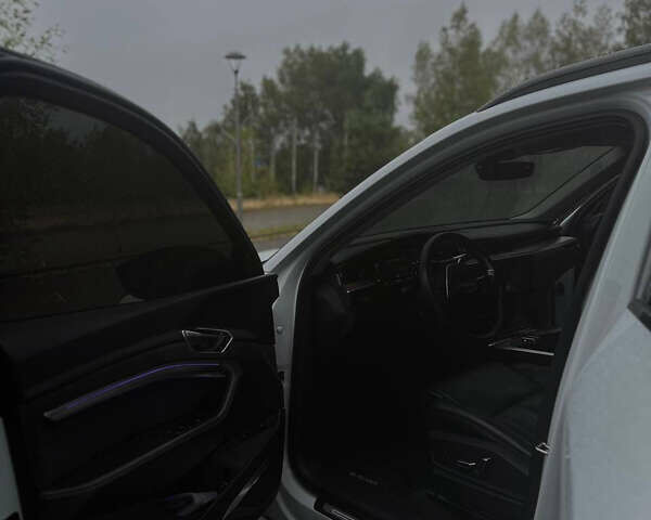 Білий Ауді E-Tron, об'ємом двигуна 0 л та пробігом 56 тис. км за 32999 $, фото 8 на Automoto.ua