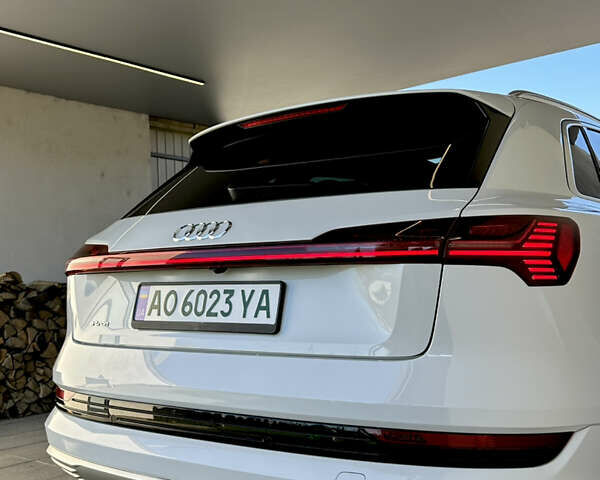 Белый Ауди E-Tron, объемом двигателя 0 л и пробегом 84 тыс. км за 29500 $, фото 7 на Automoto.ua