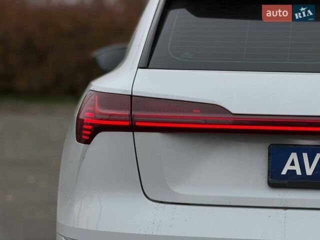 Белый Ауди E-Tron, объемом двигателя 0 л и пробегом 87 тыс. км за 28000 $, фото 23 на Automoto.ua