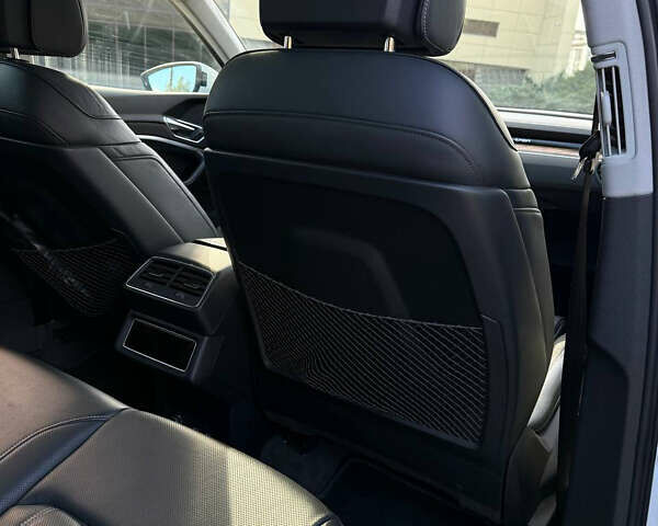 Білий Ауді E-Tron, об'ємом двигуна 0 л та пробігом 91 тис. км за 31100 $, фото 17 на Automoto.ua