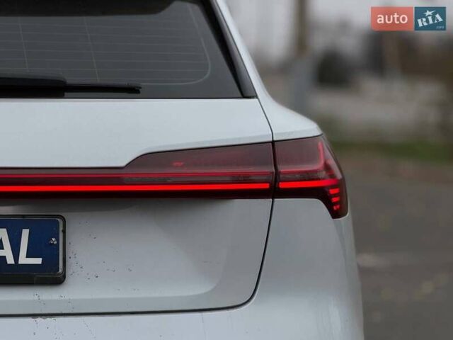 Белый Ауди E-Tron, объемом двигателя 0 л и пробегом 87 тыс. км за 28000 $, фото 24 на Automoto.ua
