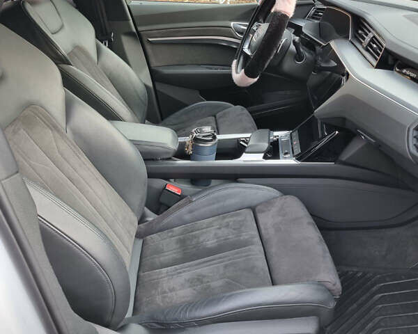 Білий Ауді E-Tron, об'ємом двигуна 0 л та пробігом 184 тис. км за 34500 $, фото 23 на Automoto.ua