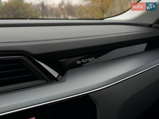 Белый Ауди E-Tron, объемом двигателя 0 л и пробегом 87 тыс. км за 28000 $, фото 71 на Automoto.ua