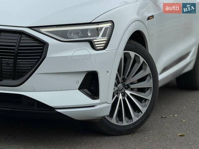 Белый Ауди E-Tron, объемом двигателя 0 л и пробегом 87 тыс. км за 28000 $, фото 4 на Automoto.ua