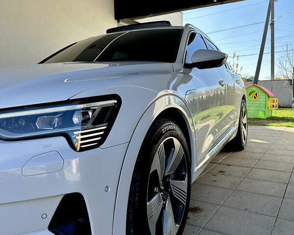 Белый Ауди E-Tron, объемом двигателя 0 л и пробегом 84 тыс. км за 29500 $, фото 3 на Automoto.ua