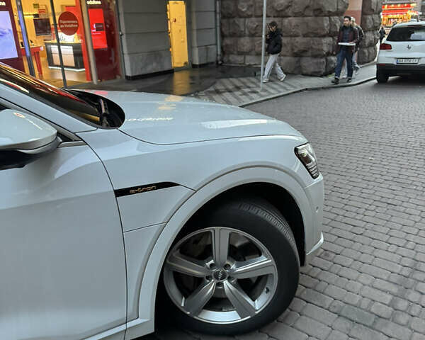 Белый Ауди E-Tron, объемом двигателя 0 л и пробегом 66 тыс. км за 26500 $, фото 11 на Automoto.ua