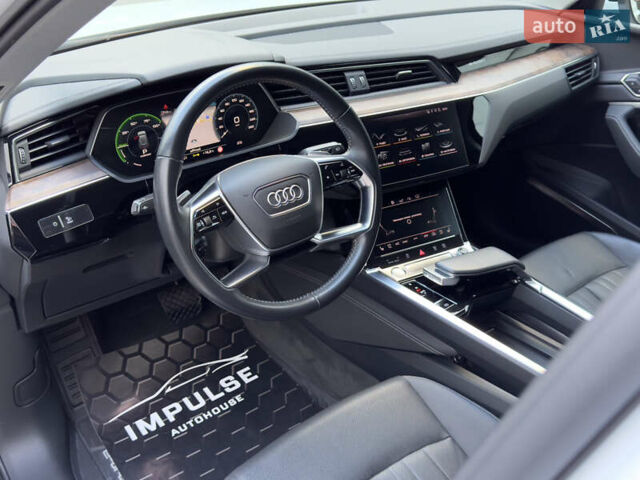 Белый Ауди E-Tron, объемом двигателя 0 л и пробегом 42 тыс. км за 33700 $, фото 9 на Automoto.ua