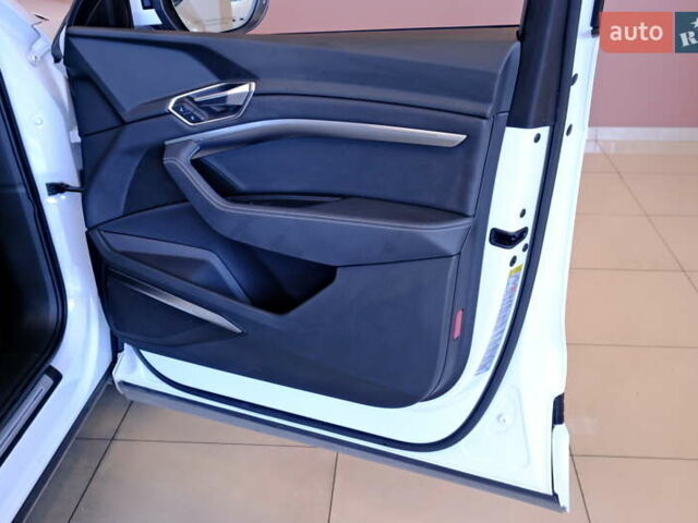 Белый Ауди E-Tron, объемом двигателя 0 л и пробегом 46 тыс. км за 31900 $, фото 57 на Automoto.ua