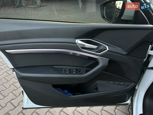 Білий Ауді E-Tron, об'ємом двигуна 0 л та пробігом 88 тис. км за 27500 $, фото 30 на Automoto.ua