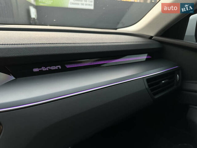 Білий Ауді E-Tron, об'ємом двигуна 0 л та пробігом 88 тис. км за 27500 $, фото 29 на Automoto.ua