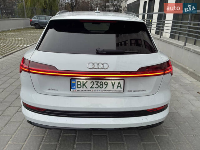 Білий Ауді E-Tron, об'ємом двигуна 0 л та пробігом 83 тис. км за 35000 $, фото 4 на Automoto.ua