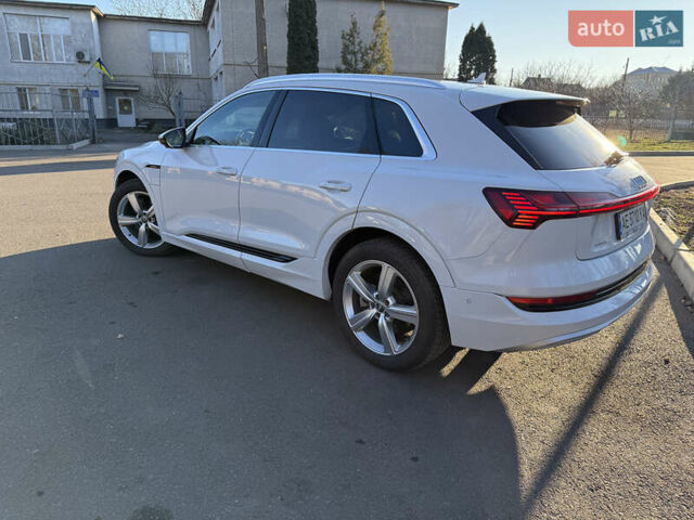 Белый Ауди E-Tron, объемом двигателя 0 л и пробегом 120 тыс. км за 29000 $, фото 7 на Automoto.ua