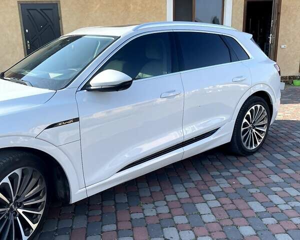Белый Ауди E-Tron, объемом двигателя 0 л и пробегом 63 тыс. км за 39000 $, фото 4 на Automoto.ua