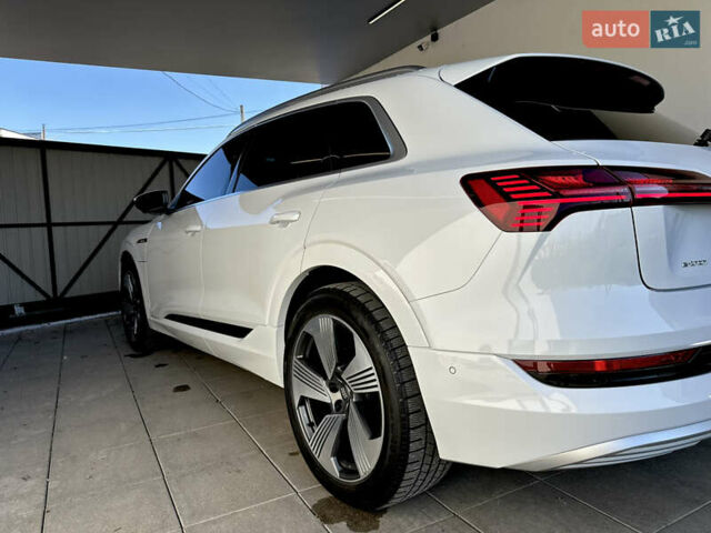 Белый Ауди E-Tron, объемом двигателя 0 л и пробегом 84 тыс. км за 29500 $, фото 10 на Automoto.ua