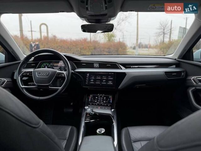 Белый Ауди E-Tron, объемом двигателя 0 л и пробегом 87 тыс. км за 28000 $, фото 50 на Automoto.ua