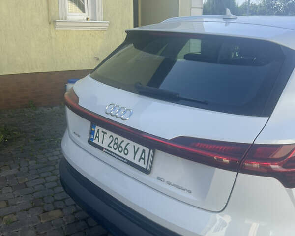 Білий Ауді E-Tron, об'ємом двигуна 0 л та пробігом 48 тис. км за 33000 $, фото 7 на Automoto.ua