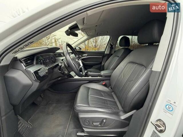 Белый Ауди E-Tron, объемом двигателя 0 л и пробегом 87 тыс. км за 28000 $, фото 37 на Automoto.ua