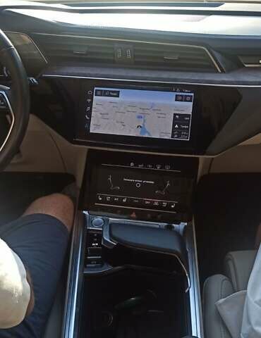 Белый Ауди E-Tron, объемом двигателя 0 л и пробегом 63 тыс. км за 39000 $, фото 19 на Automoto.ua