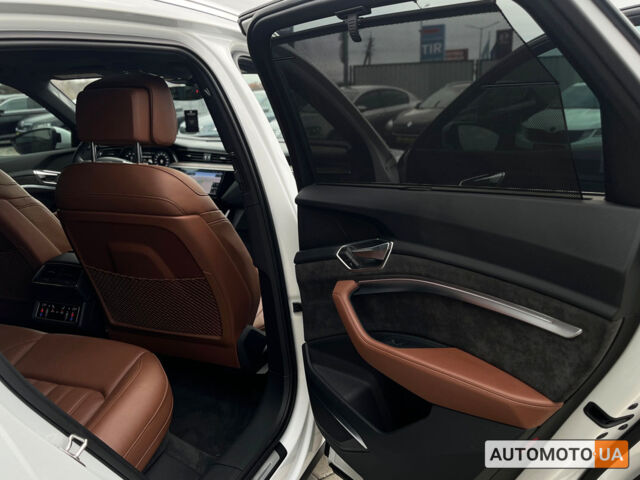 Белый Ауди E-Tron, объемом двигателя 95 л и пробегом 52 тыс. км за 33999 $, фото 28 на Automoto.ua