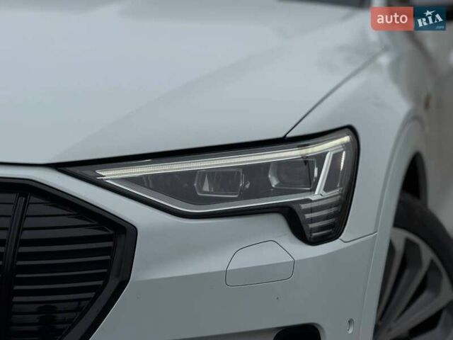 Белый Ауди E-Tron, объемом двигателя 0 л и пробегом 87 тыс. км за 28000 $, фото 5 на Automoto.ua