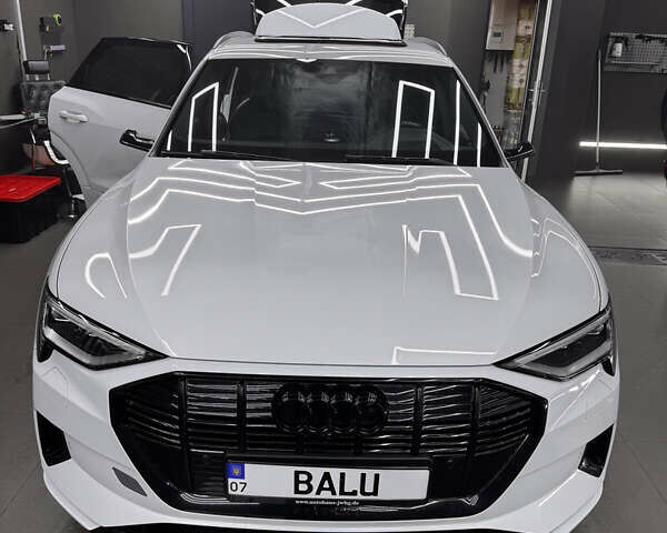 Белый Ауди E-Tron, объемом двигателя 0 л и пробегом 150 тыс. км за 32000 $, фото 7 на Automoto.ua