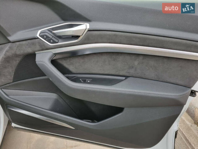 Білий Ауді E-Tron, об'ємом двигуна 0 л та пробігом 184 тис. км за 34500 $, фото 26 на Automoto.ua