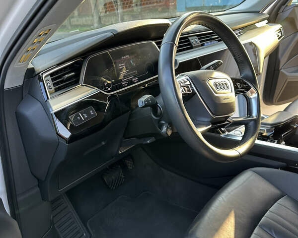 Ауди E-Tron 2019 в Ужгороде на Automoto.ua Белый Ауди E-Tron, объемом двигателя 0 л и пробегом 130 тыс. км за 25000 $, фото 9 на Automoto.ua