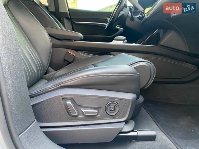 Белый Ауди E-Tron, объемом двигателя 0 л и пробегом 106 тыс. км за 32000 $, фото 20 на Automoto.ua