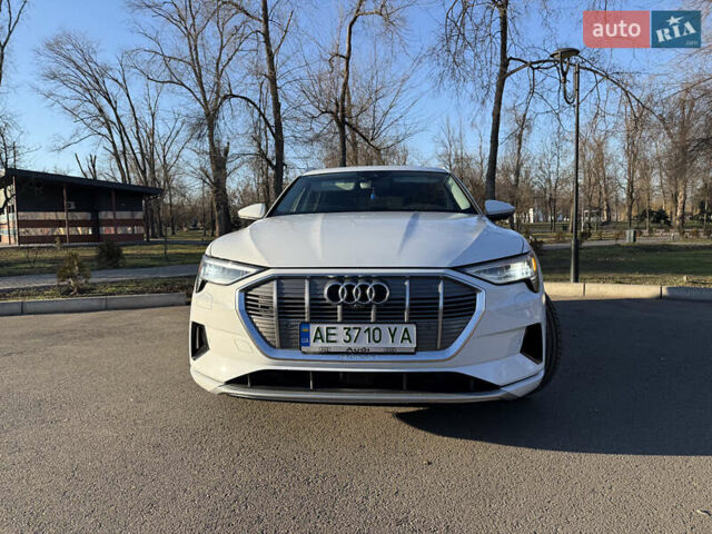 Белый Ауди E-Tron, объемом двигателя 0 л и пробегом 120 тыс. км за 29000 $, фото 2 на Automoto.ua