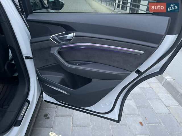 Білий Ауді E-Tron, об'ємом двигуна 0 л та пробігом 83 тис. км за 35000 $, фото 41 на Automoto.ua