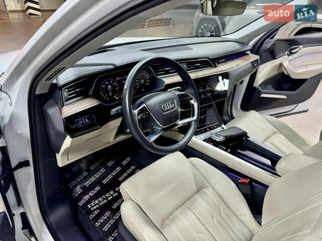 Білий Ауді E-Tron, об'ємом двигуна 0 л та пробігом 36 тис. км за 35000 $, фото 54 на Automoto.ua