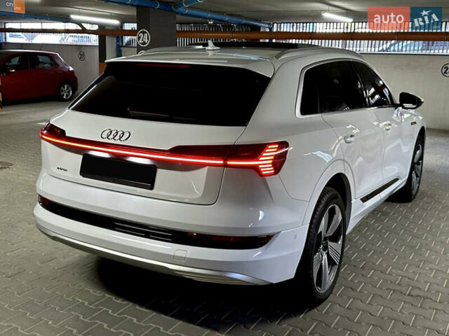 Белый Ауди E-Tron, объемом двигателя 0 л и пробегом 81 тыс. км за 29500 $, фото 3 на Automoto.ua