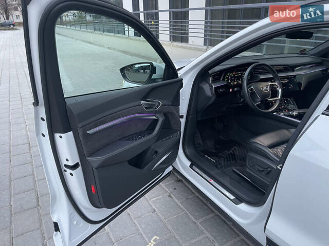 Білий Ауді E-Tron, об'ємом двигуна 0 л та пробігом 83 тис. км за 35000 $, фото 25 на Automoto.ua