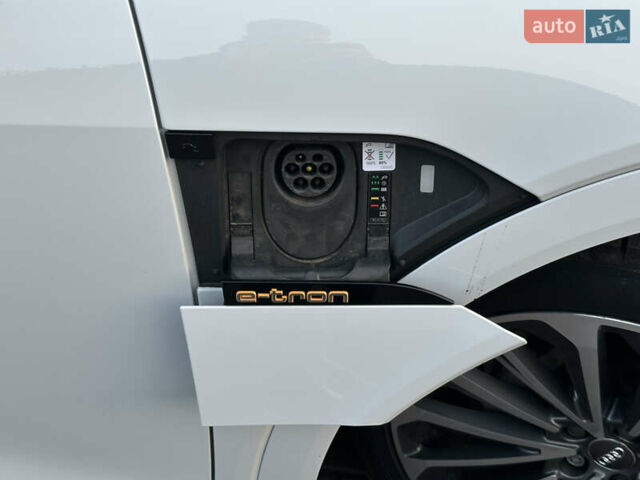 Білий Ауді E-Tron, об'ємом двигуна 0 л та пробігом 88 тис. км за 27500 $, фото 34 на Automoto.ua