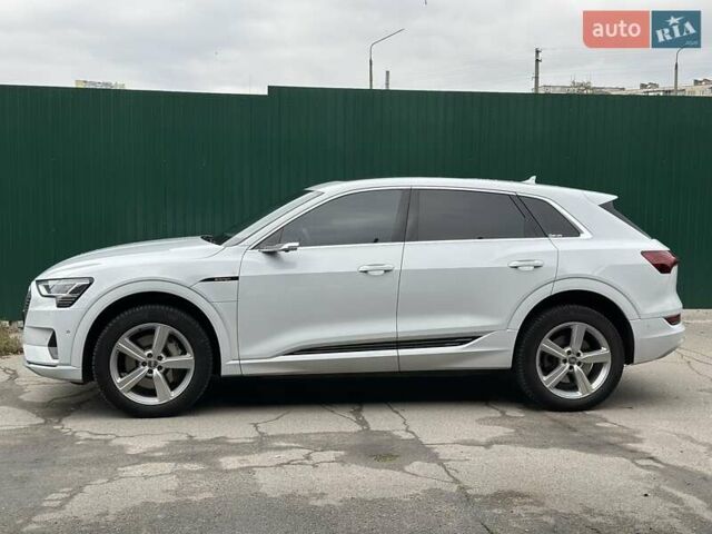 Белый Ауди E-Tron, объемом двигателя 0 л и пробегом 116 тыс. км за 27900 $, фото 10 на Automoto.ua