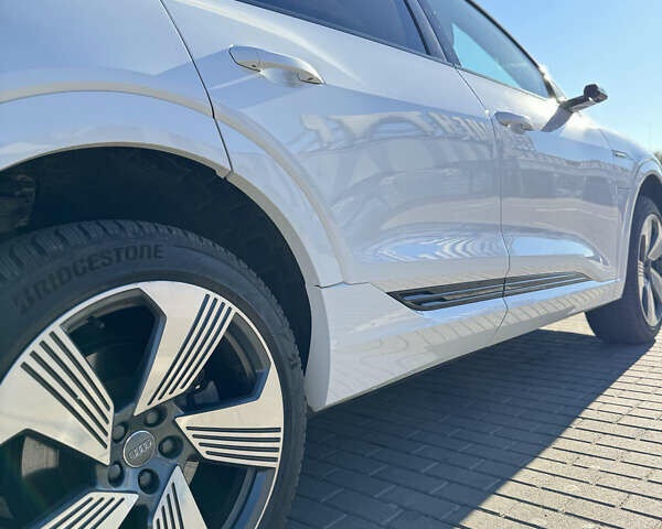 Белый Ауди E-Tron, объемом двигателя 0 л и пробегом 150 тыс. км за 28000 $, фото 21 на Automoto.ua
