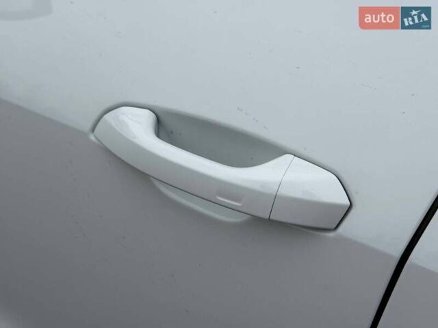 Белый Ауди E-Tron, объемом двигателя 0 л и пробегом 87 тыс. км за 28000 $, фото 36 на Automoto.ua