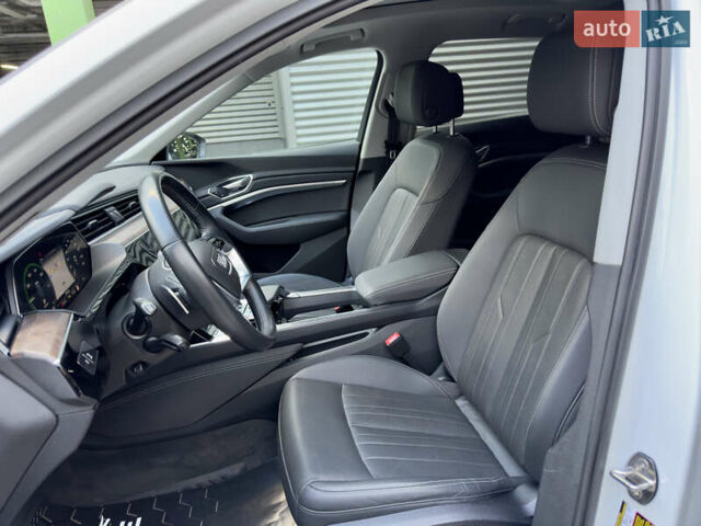 Белый Ауди E-Tron, объемом двигателя 0 л и пробегом 42 тыс. км за 33700 $, фото 10 на Automoto.ua