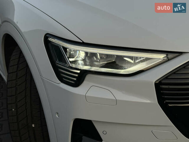 Білий Ауді E-Tron, об'ємом двигуна 0 л та пробігом 88 тис. км за 27500 $, фото 12 на Automoto.ua