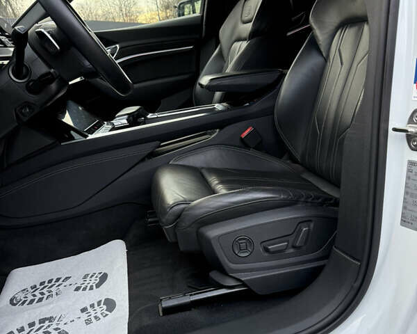 Белый Ауди E-Tron, объемом двигателя 0 л и пробегом 150 тыс. км за 28750 $, фото 37 на Automoto.ua