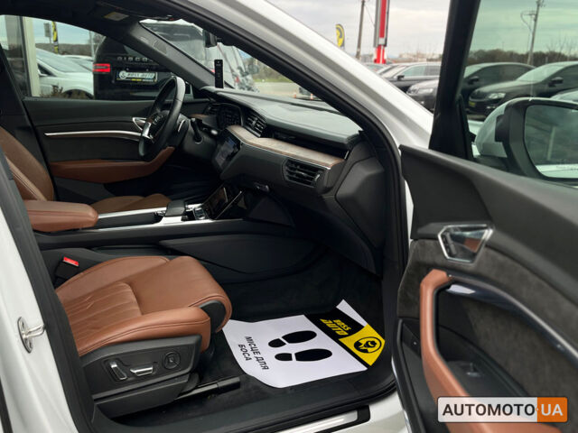 Белый Ауди E-Tron, объемом двигателя 95 л и пробегом 52 тыс. км за 33999 $, фото 25 на Automoto.ua