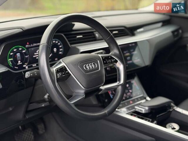 Белый Ауди E-Tron, объемом двигателя 0 л и пробегом 87 тыс. км за 28000 $, фото 45 на Automoto.ua