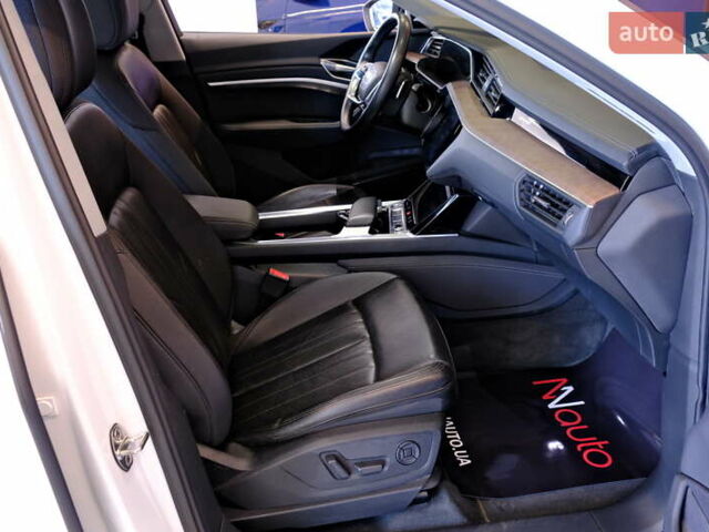 Белый Ауди E-Tron, объемом двигателя 0 л и пробегом 46 тыс. км за 31900 $, фото 58 на Automoto.ua