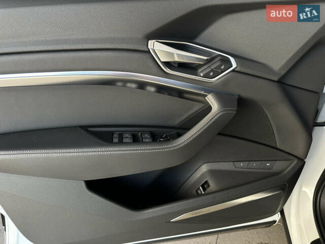 Белый Ауди E-Tron, объемом двигателя 0 л и пробегом 84 тыс. км за 29500 $, фото 24 на Automoto.ua