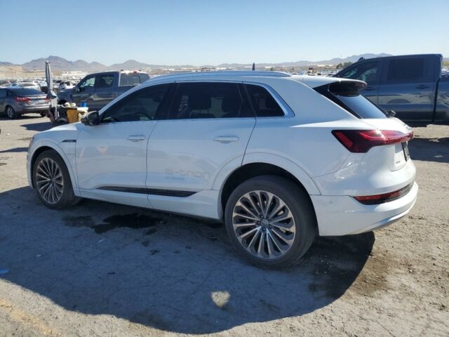 Белый Ауди E-Tron, объемом двигателя 0 л и пробегом 59 тыс. км за 22000 $, фото 3 на Automoto.ua