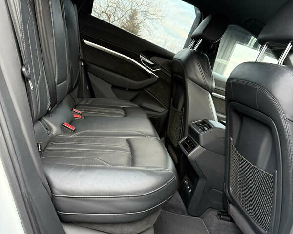 Белый Ауди E-Tron, объемом двигателя 0 л и пробегом 150 тыс. км за 28750 $, фото 29 на Automoto.ua