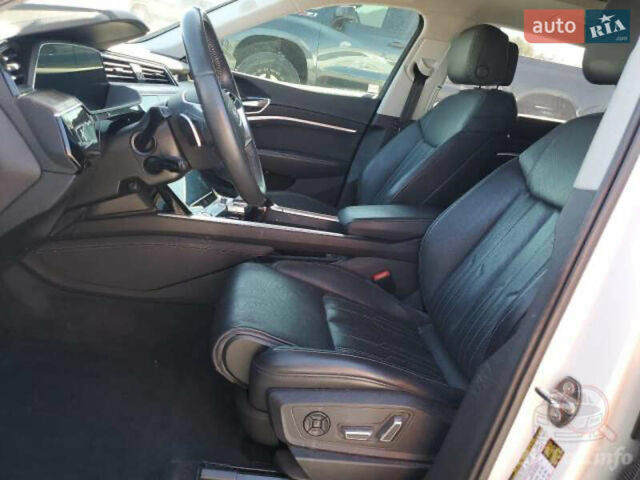 Белый Ауди E-Tron, объемом двигателя 0 л и пробегом 50 тыс. км за 19900 $, фото 6 на Automoto.ua