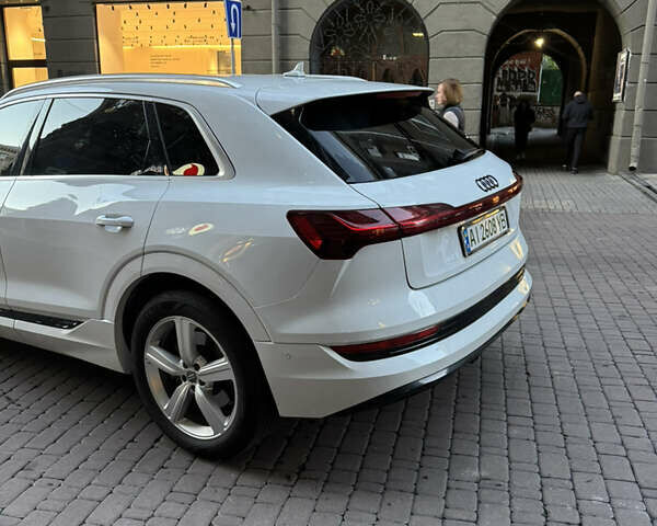 Белый Ауди E-Tron, объемом двигателя 0 л и пробегом 66 тыс. км за 26500 $, фото 4 на Automoto.ua