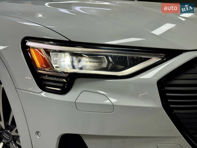 Білий Ауді E-Tron, об'ємом двигуна 0 л та пробігом 36 тис. км за 35000 $, фото 29 на Automoto.ua